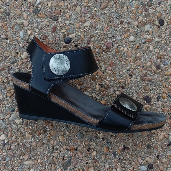 Taos Carousel 2 black leather wedge heel sandals w/ silver hardware womens - Picture 5 of 9